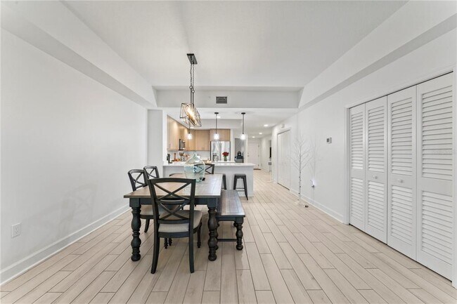 Building Photo - 125 Island Way