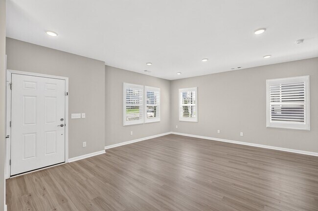 Building Photo - 182 Oasis Dr
