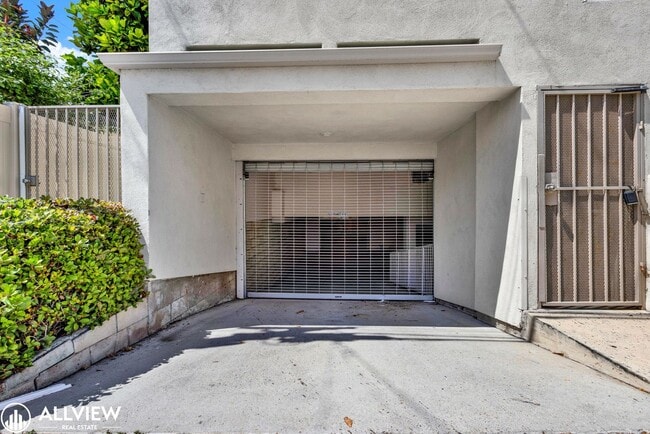 Building Photo - Spacious Coastal Condo with Rooftop Ocean ...