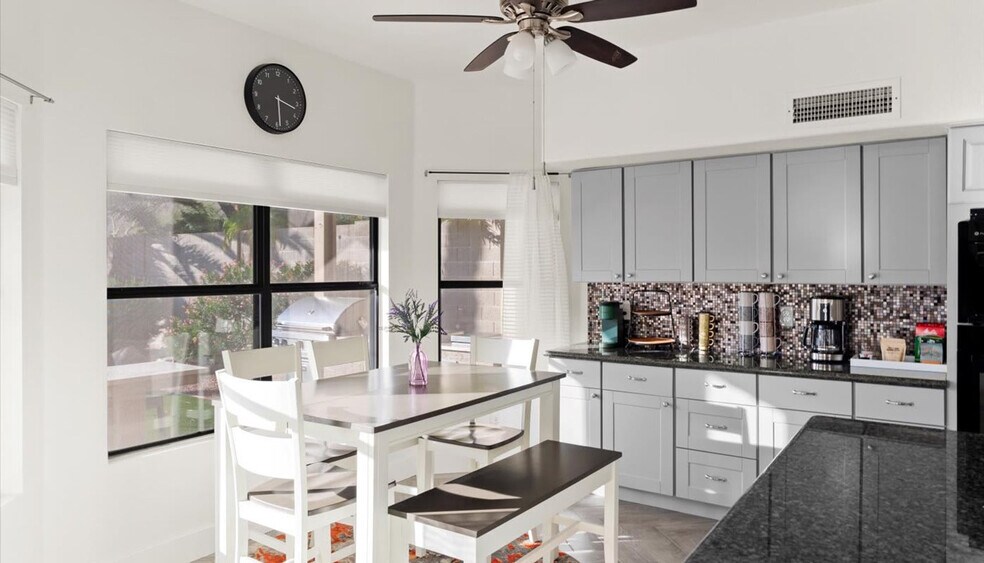 Building Photo - 11264 N 128th Pl