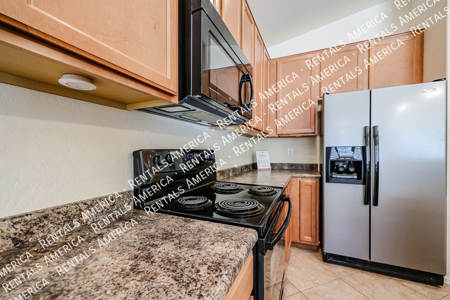 Building Photo - 4325 W Powell Dr