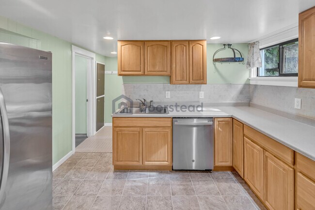 Building Photo - 2028 14th Ave W