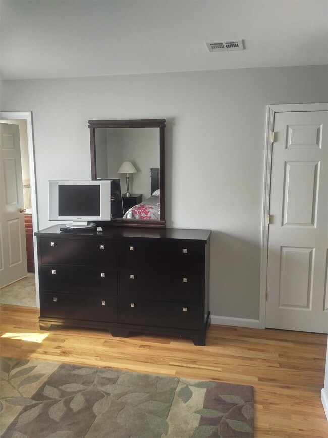 Building Photo - 255-257 New Jersey Railroad Ave