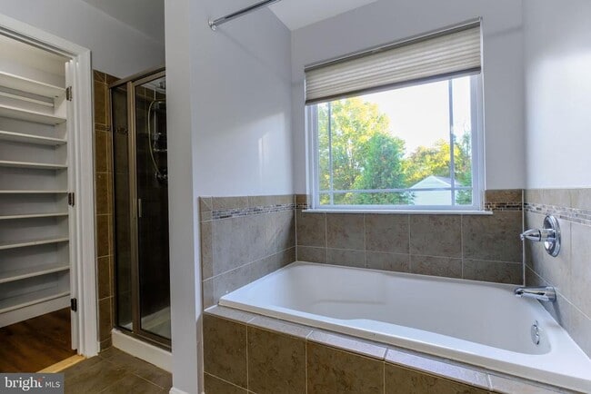 Building Photo - 9909 Millies Manor