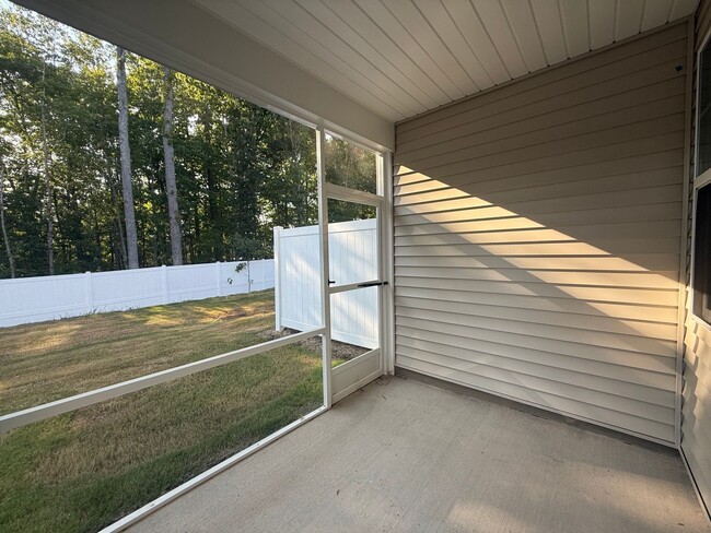 Building Photo - 132 Tree Moss Ct
