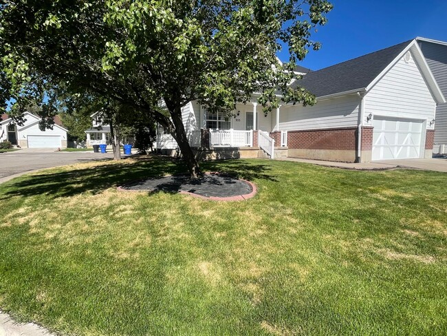 Building Photo - Beautiful 2 story for rent in Farmington(S...