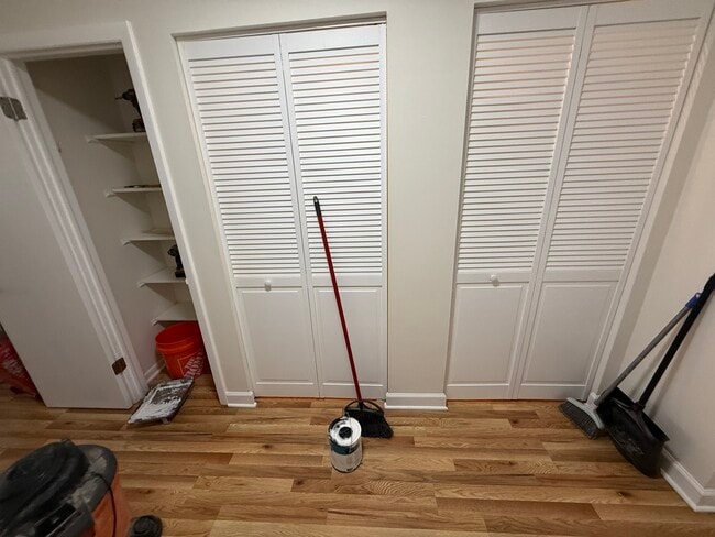 Building Photo - 1039 College Ave