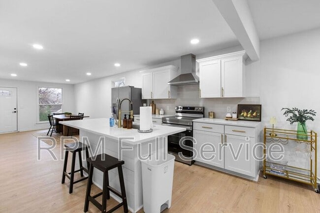 Building Photo - 1025 42nd Ave N