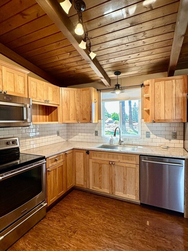 Building Photo - 3 Bed | 2 Bath | 1.17 Acres | Single-Level Home | Mountain Views