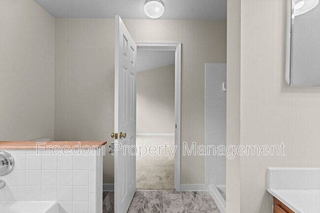 Building Photo - 8644 Sanderling Dr
