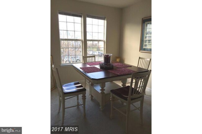 Building Photo - 22725 Thimbleberry Sq