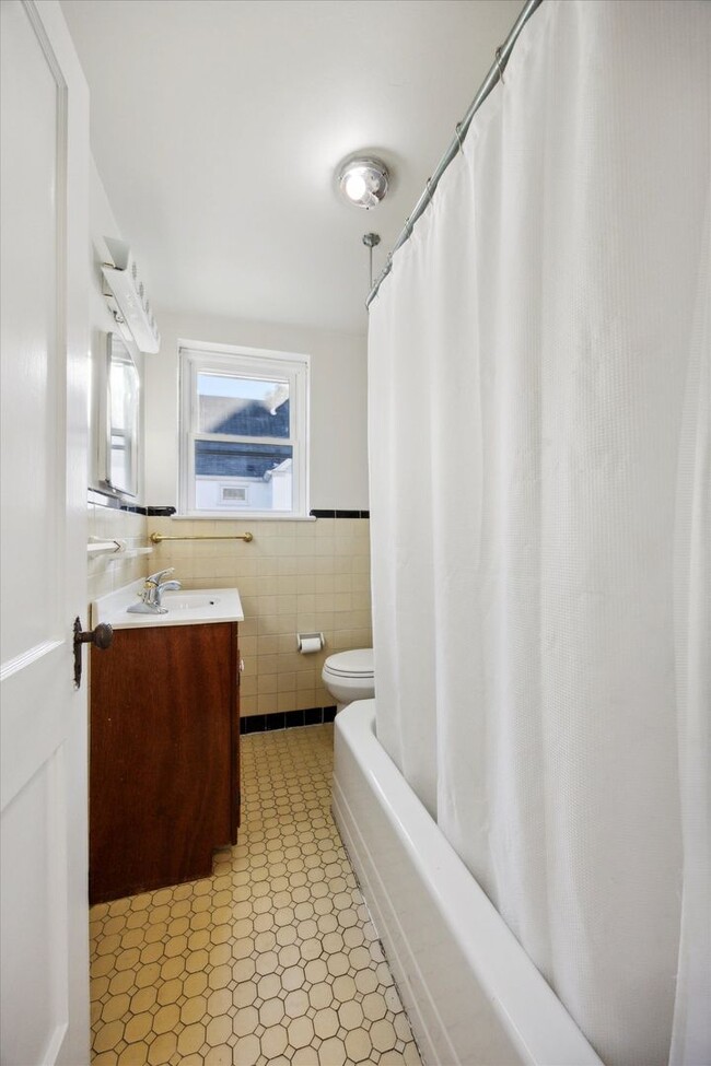 Building Photo - Beautiful 3BD/1BA Cape Cod in Broomall!