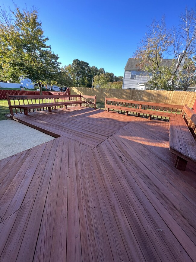 Building Photo - 3701 Castlewood Dr