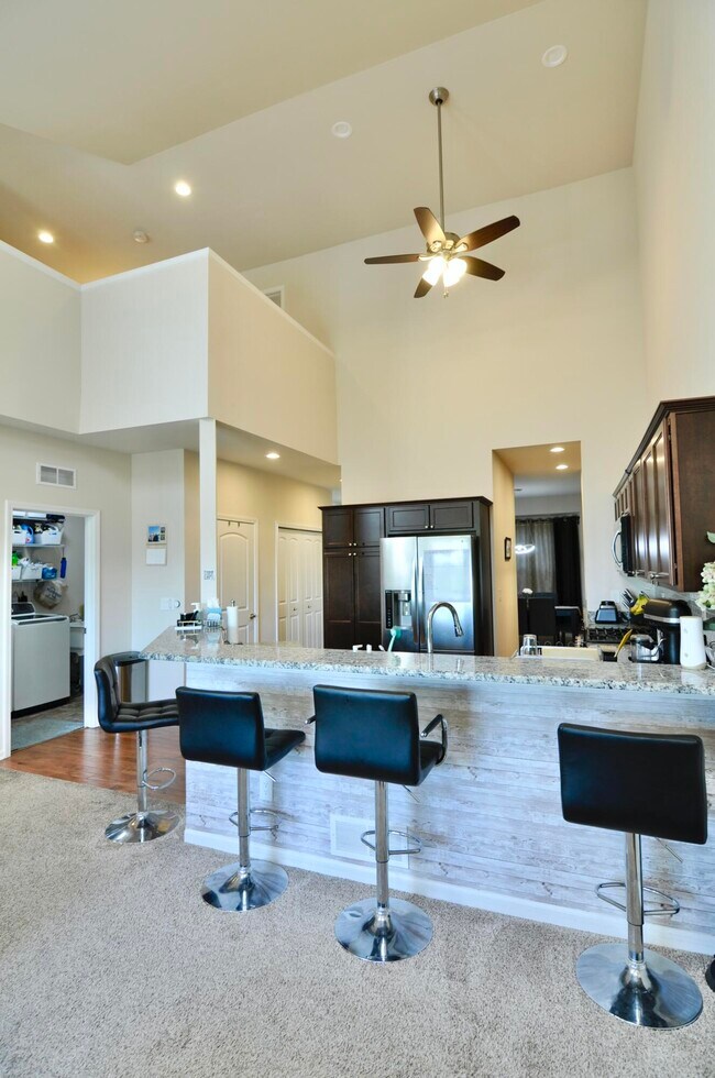 Building Photo - 4481 Bridgeview Ln
