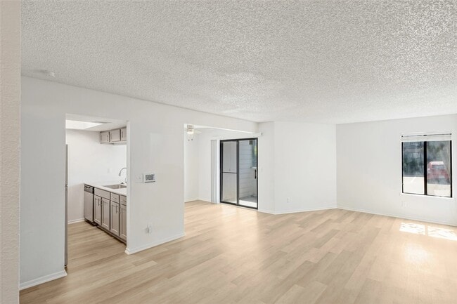 Building Photo - 4600 W Pioneer Dr