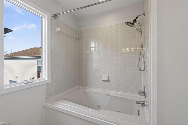 Building Photo - 2232 Vista Cir