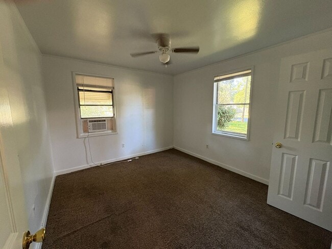 Building Photo - MOVE IN READY