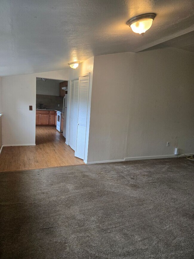 Building Photo - 300 Cherry Ave