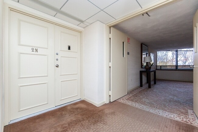 Building Photo - 404 Paradise Rd