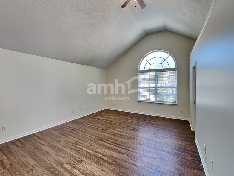 Building Photo - 3013 Summer Breeze Dr