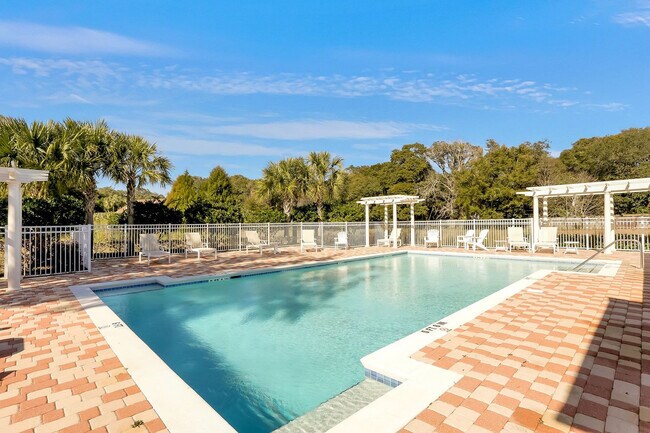 Building Photo - 95217 Summerwoods Cir