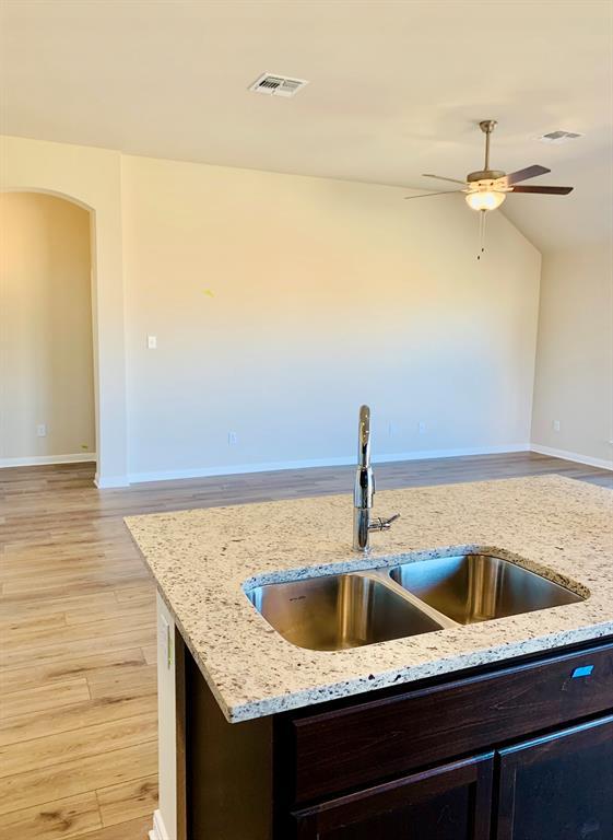Building Photo - 808 Fallbrook Dr