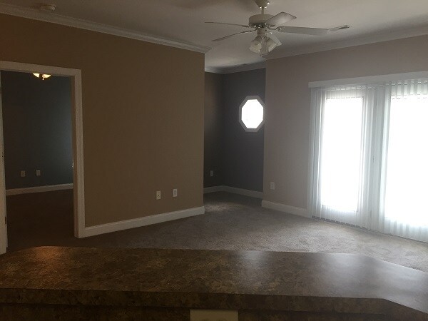 Building Photo - 2065 Silvercrest Dr