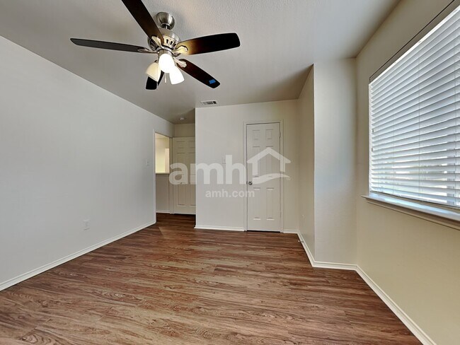 Building Photo - 1745 Cresthill Dr