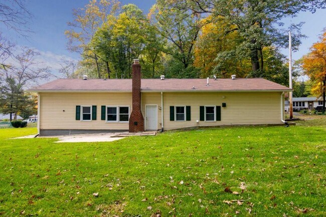 Building Photo - 3405 Pebble Dr