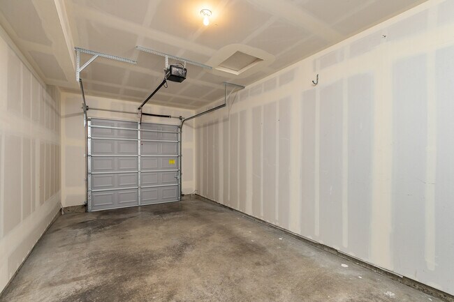 Building Photo - 2462 SW 185th Ave