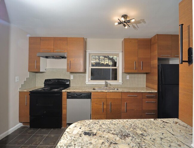 Building Photo - 1981 Brannen Rd SE