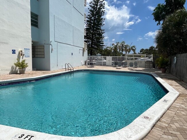 Building Photo - 13155 Ixora Ct