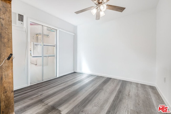 Building Photo - 1033 57th St