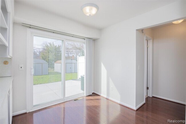 Building Photo - 1717 Nakota Rd