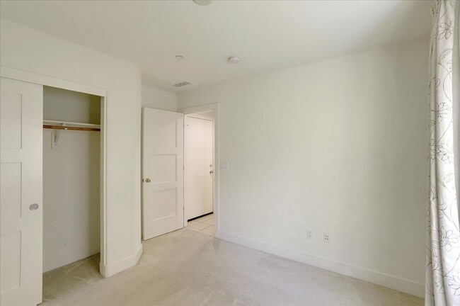 Building Photo - For Rent: Spacious 4BR/3.5BA Newer Home in...