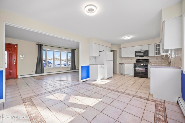 Building Photo - 573 Lloyd Rd