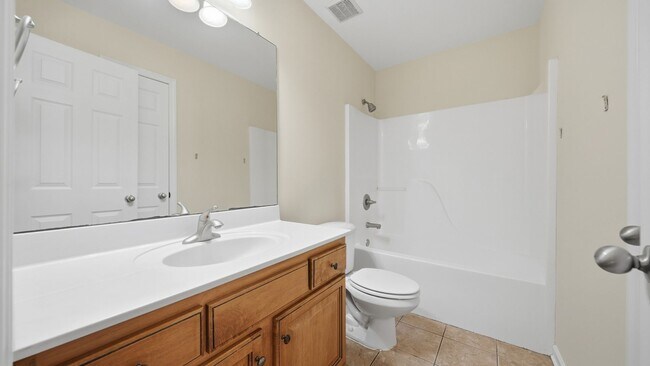Building Photo - 3 bed, 2.5 East Brainerd Home Available NOW!