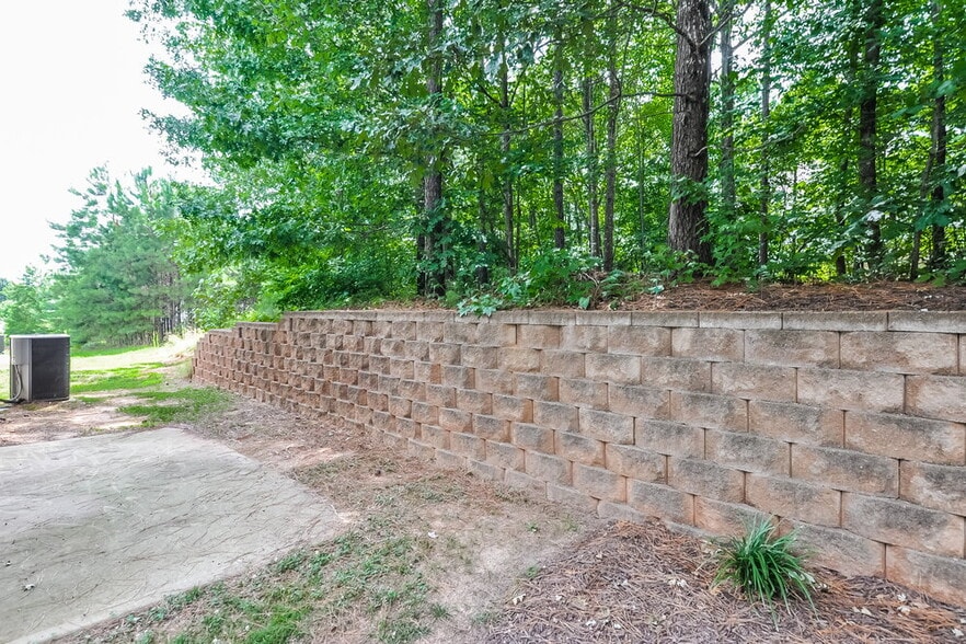 Building Photo - 205 Brookhaven Dr