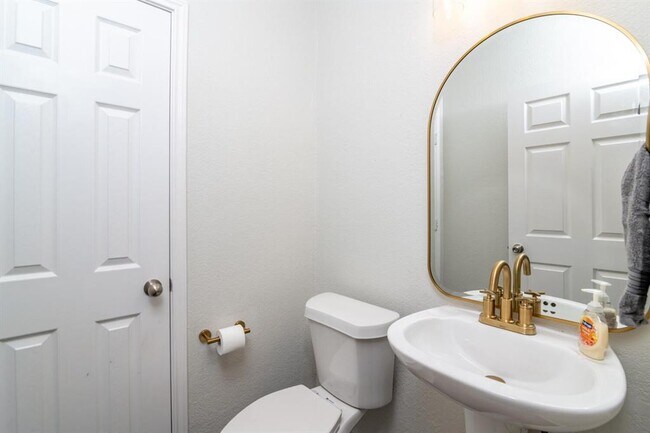 Building Photo - 9628 Beechnut Dr