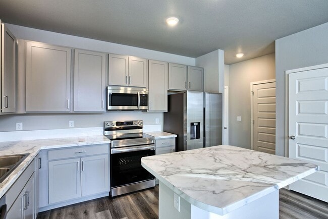 Building Photo - Beautiful Townhome For Lease