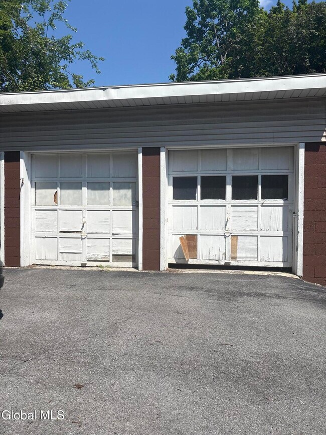 Building Photo - 23 Sand Creek Rd