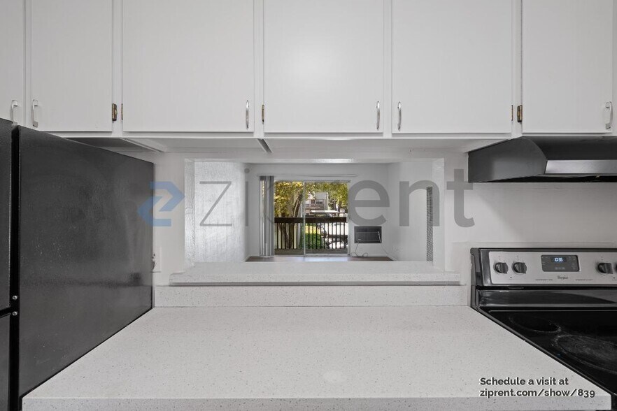 Building Photo - Unit 28