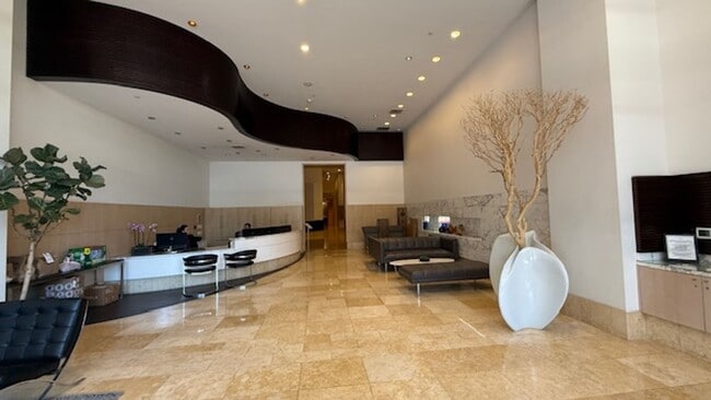 Building Photo - FURNISHED Modern 1BR + Den/1BA w/ Breathta...