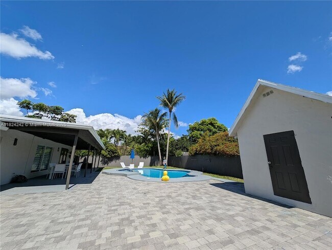Building Photo - 10680 NW 6th Ct