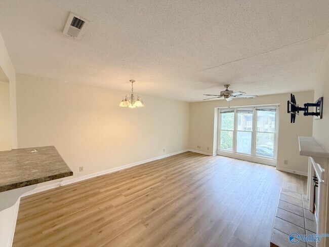 Building Photo - 4975 7 Pine Cir