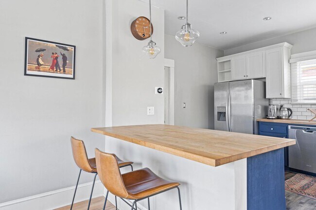 Building Photo - Spacious, historic 3-bdrm/1.5-bath home in...