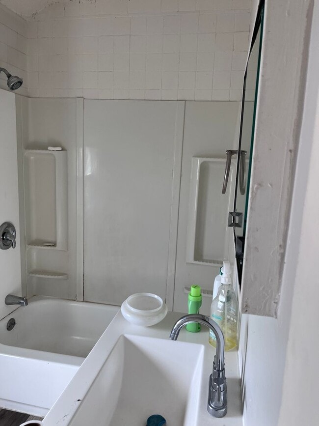 Building Photo - 3-Bedroom Home for Rent in Cleveland – Pet Friendly! Only $1,300