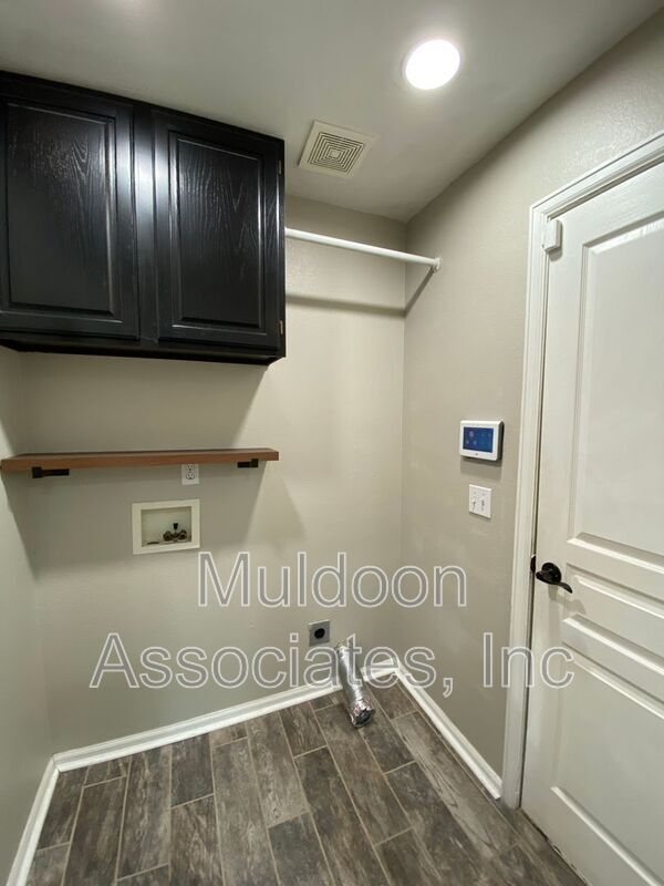 Building Photo - 4184 Coolwater Dr