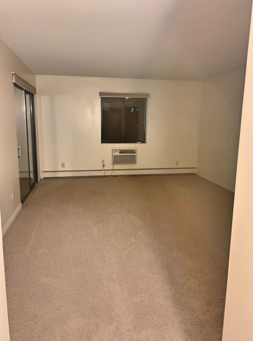 Main bedroom - 7420 E Quincy Ave