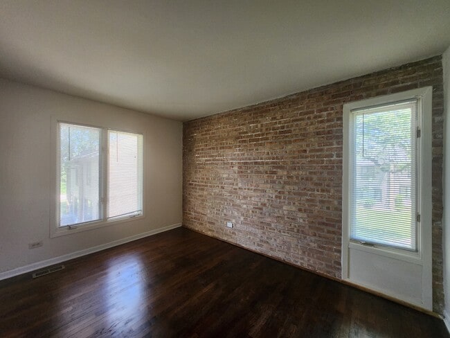 Building Photo - 710 Concord Ln